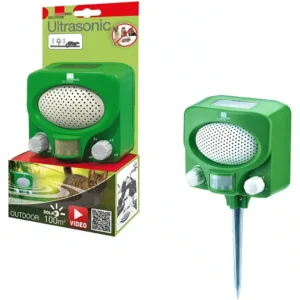 Solárny ultrazvukový odpudzovač zvierat SWISSINNO v záhrade na slnečnom mieste