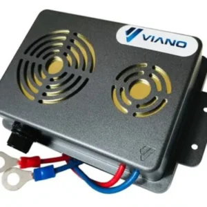 Profesionálna inštalácia ultrazvukového odpudzovača hlodavcov VIANO OS-2 v motorovom priestore vozidla.