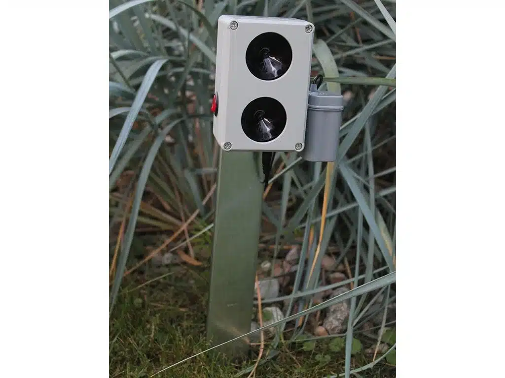 Vodotesný ultrazvukový plašič na kuny, myši a potkany DRAGON ULTRASONIC CH200 – napájanie na batérie 4×AA – Obrázok 4