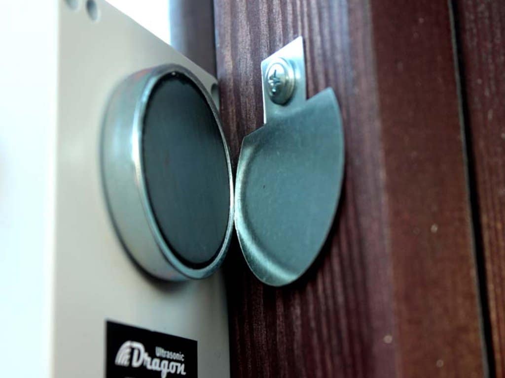 Vodotesný ultrazvukový plašič na kuny, myši a potkany DRAGON ULTRASONIC C100