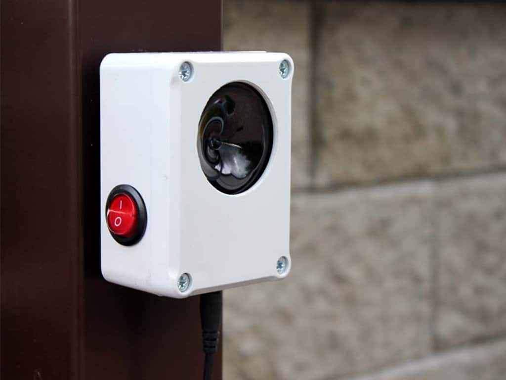 Vodotesný ultrazvukový plašič na kuny, myši a potkany DRAGON ULTRASONIC C100